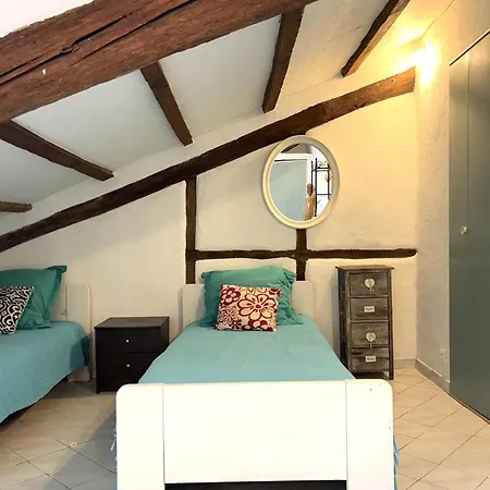 Garibaldi Mansarde Apartment *